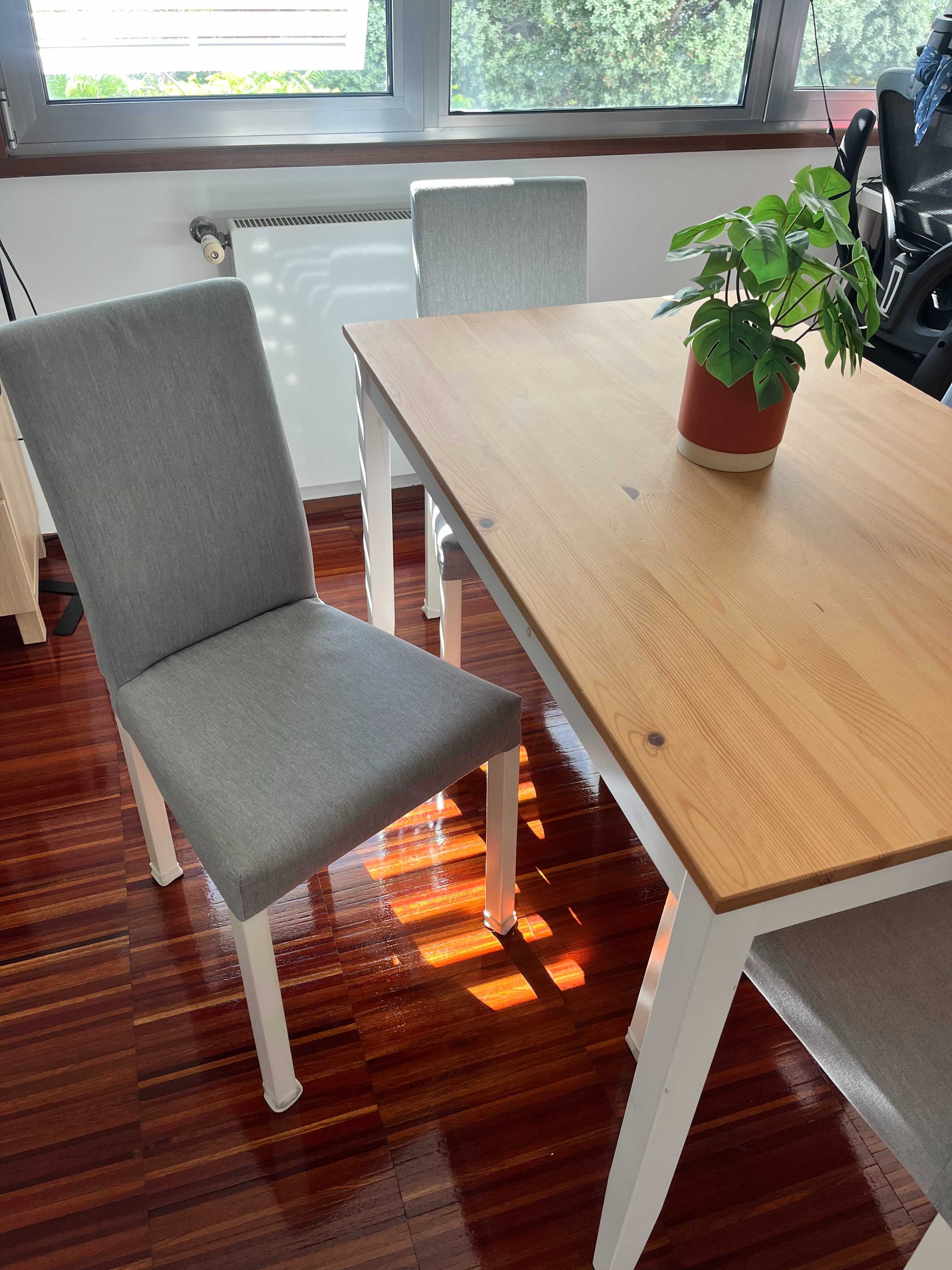 Mesa Ikea com 4 cadeiras