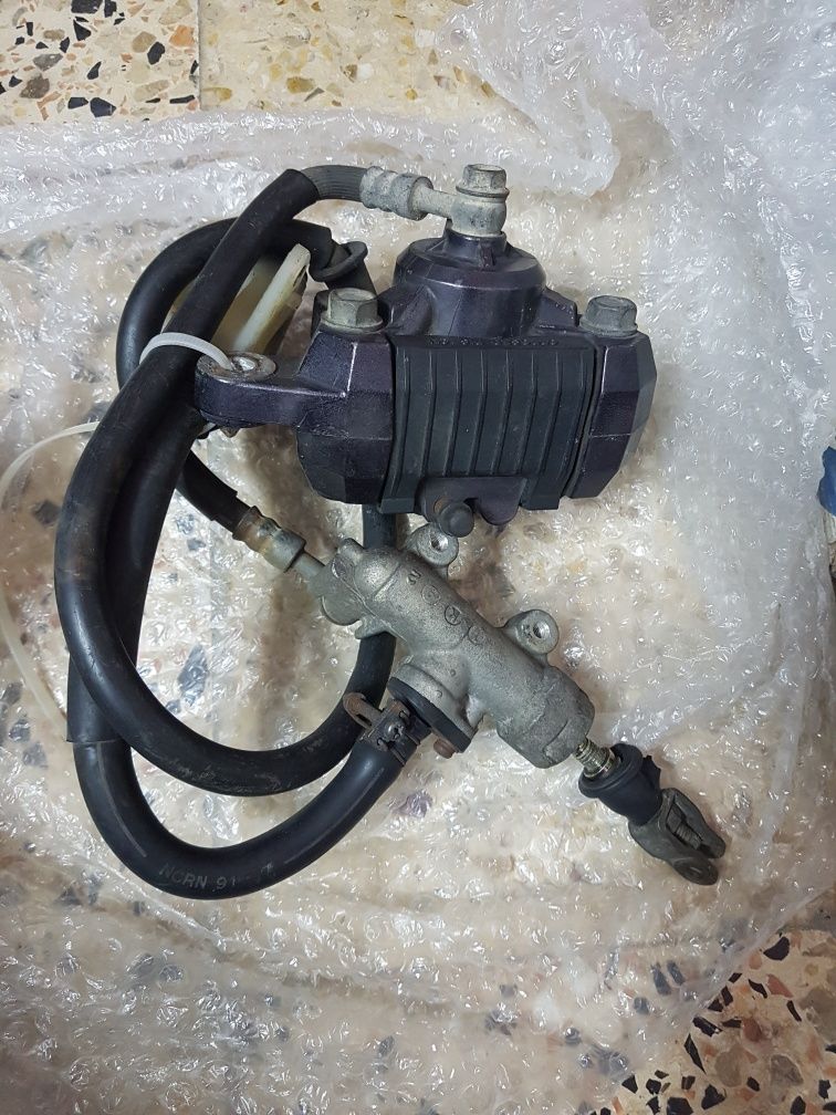 Suzuky GS500  Velocimetro e peças  varias