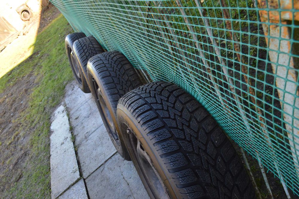 Zdrowe oponki zimowe komplet na feldze 15 195/65 vw golf audi 5X100!!!