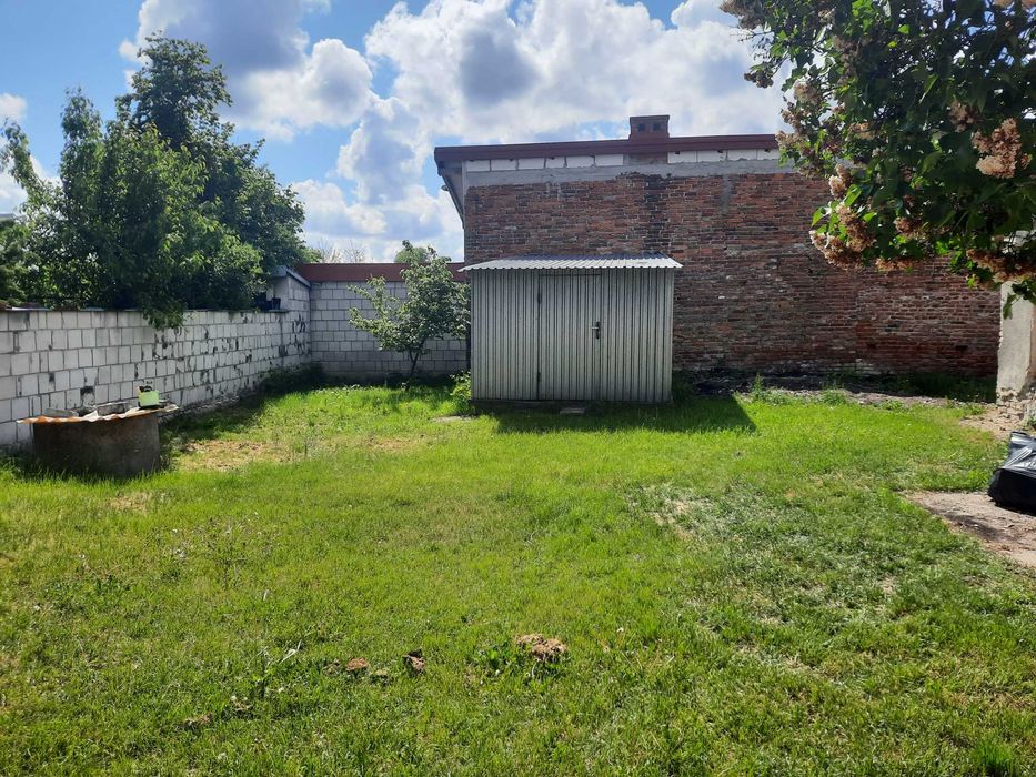 Sprzedam dom - cztery pokoje i duże podwórko