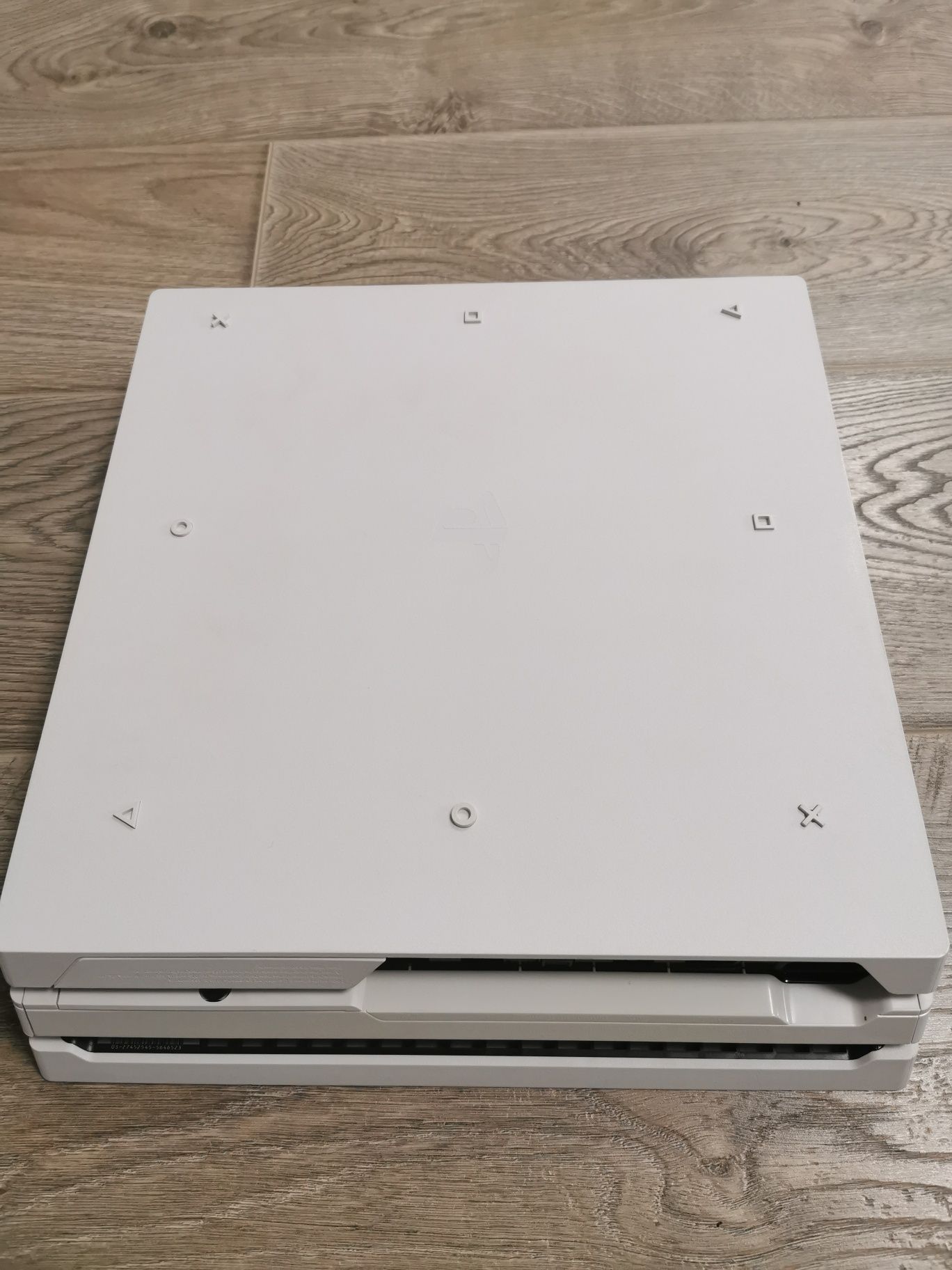 Ігрова консоль приставка Sony Playstation 4 PRO 1Tb Glacier White