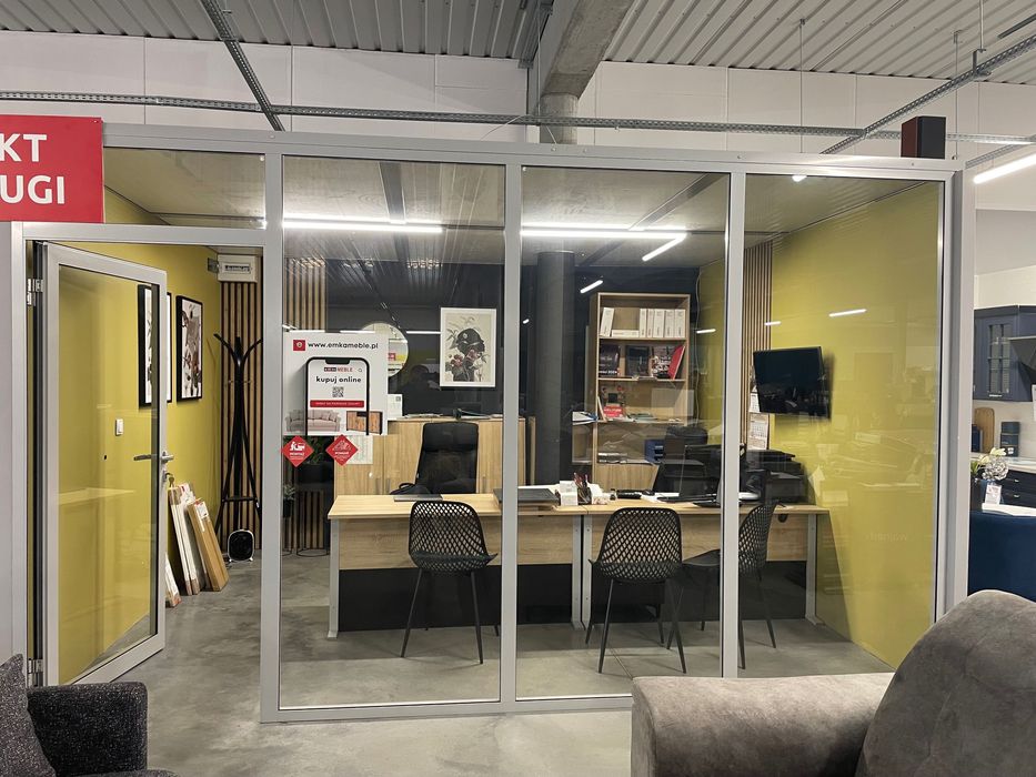 Szklana zabudowa biura, tarasu