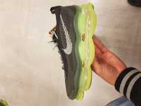 Ténis da Nike ainda na Caixa