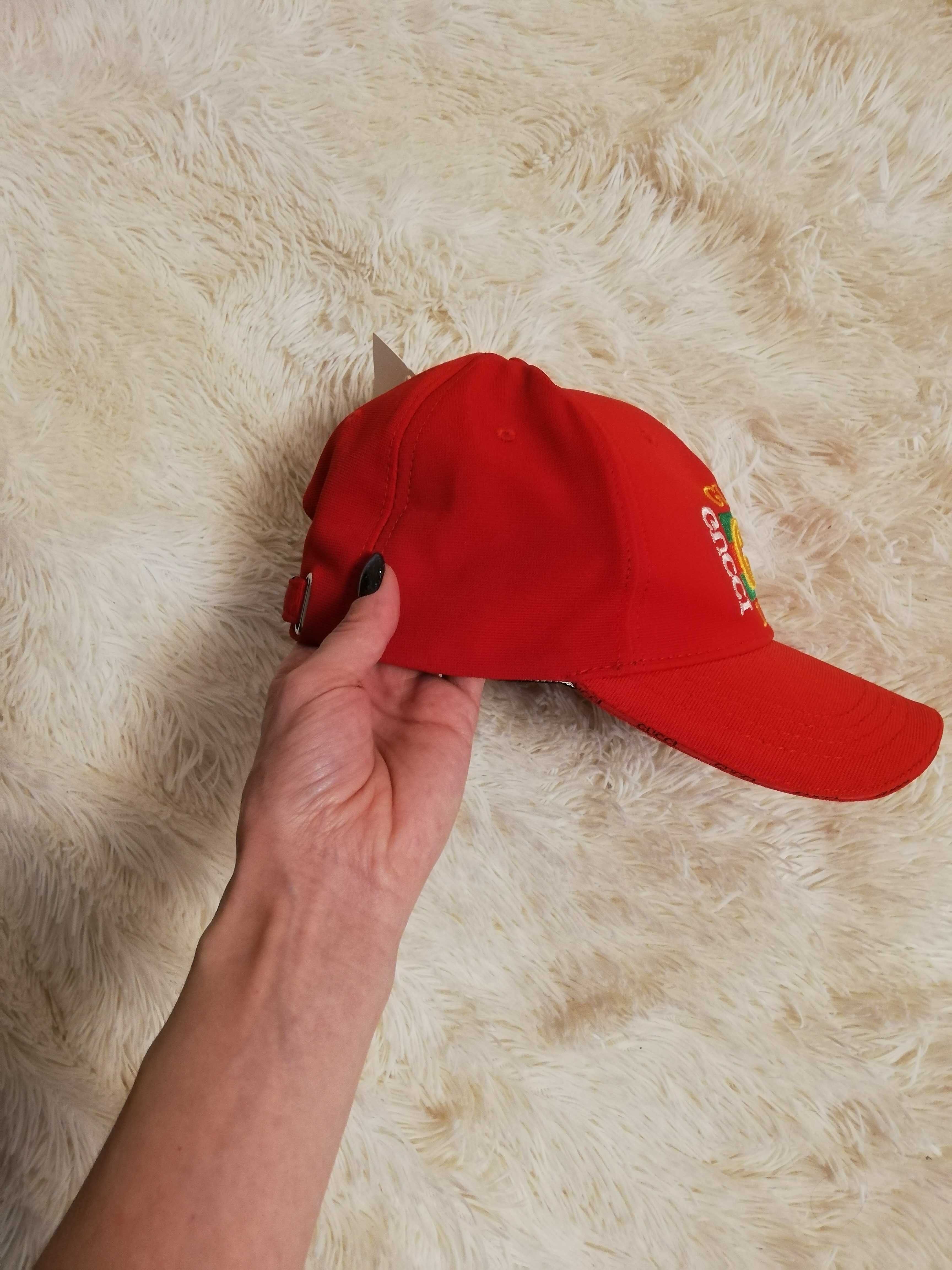 czapka Gucci czerwona czapka z daszkiem Gucci