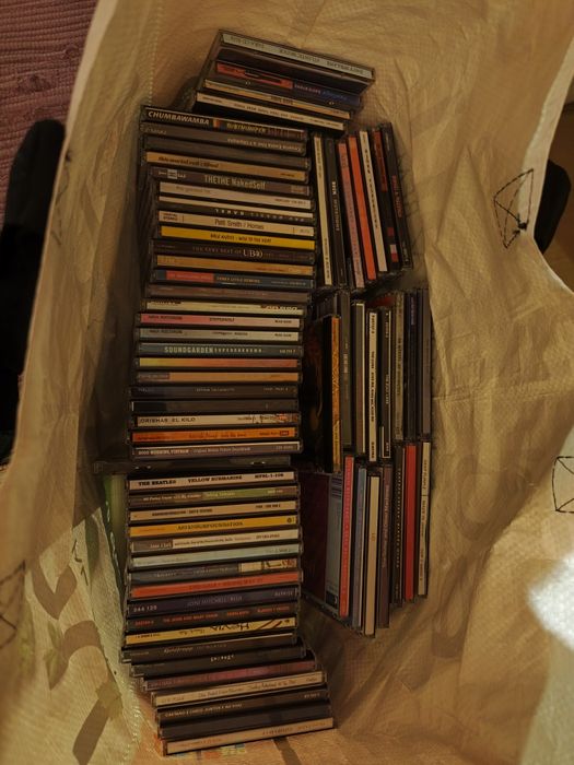 Vendo cerca de 300 CDs