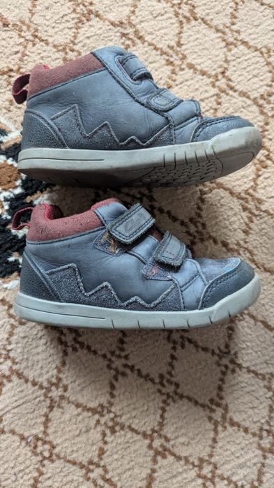 Віддати демісезонні чобітки