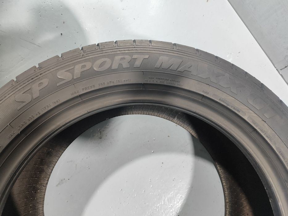 2 pneus semi novos 245-50R18 Dunlop RFT - Oferta dos Portes