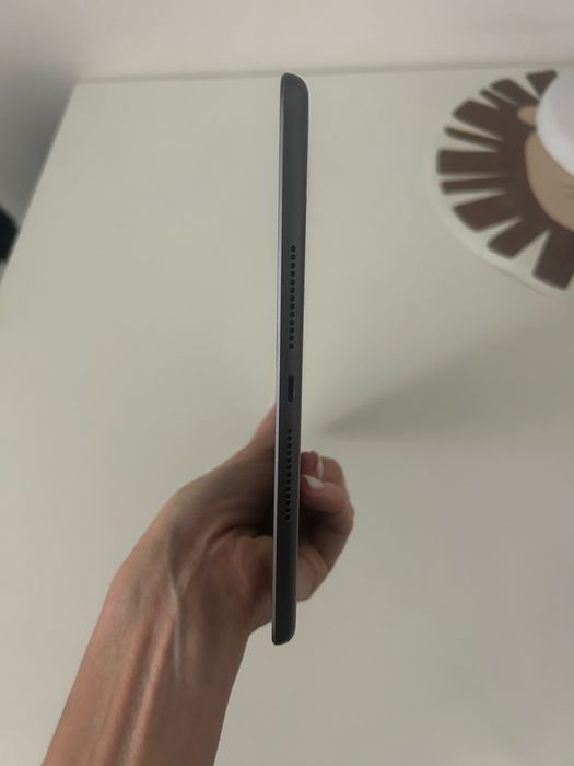 Продам IPad 8 Gen 10.2 2020