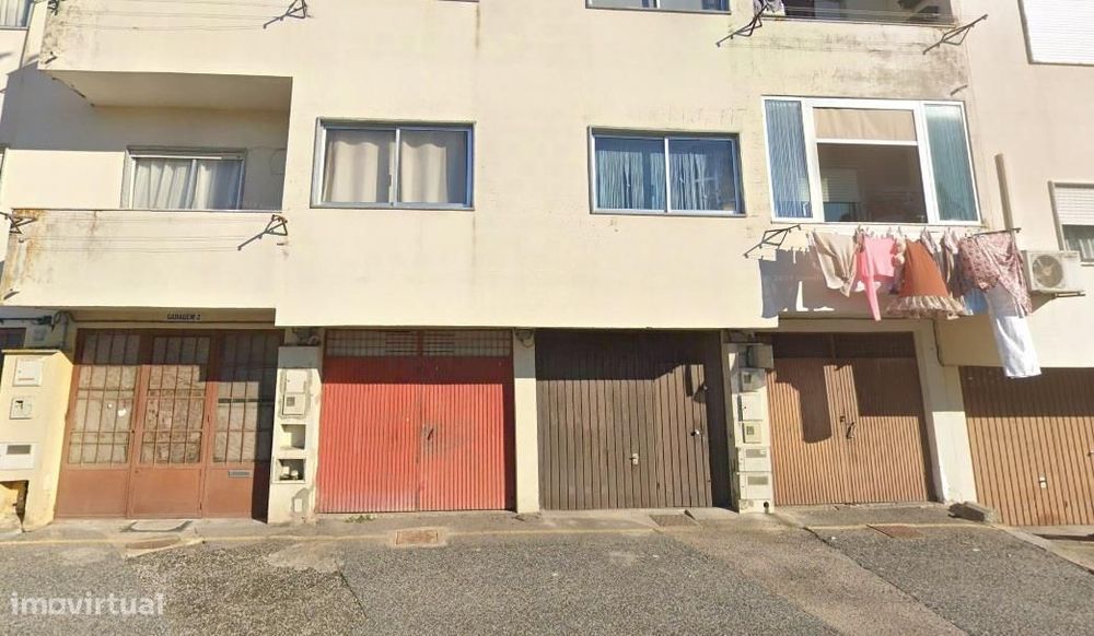 Vende-se Garagem no Cartaxo