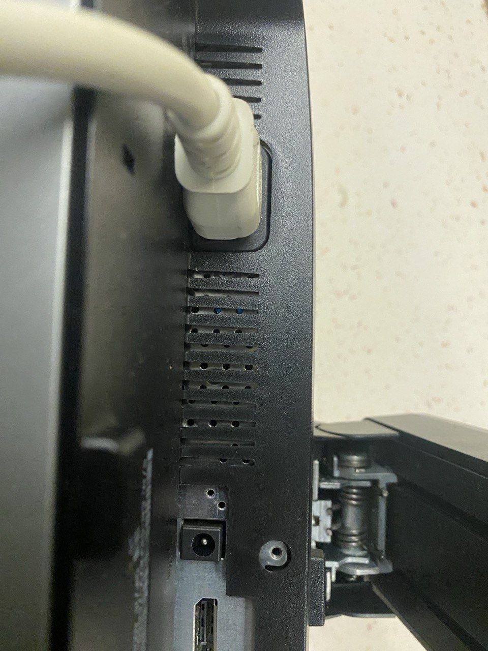 Монітор DELL 61см діагональ