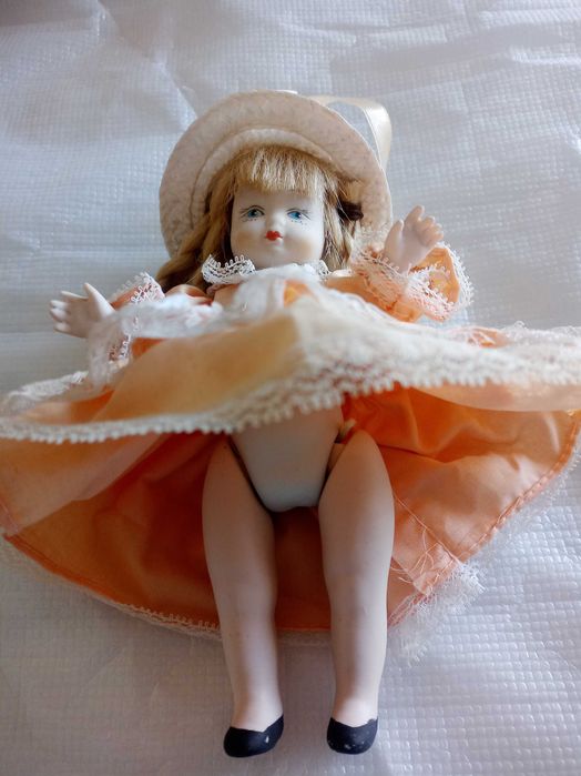 Bonecas totalmente de porcelana