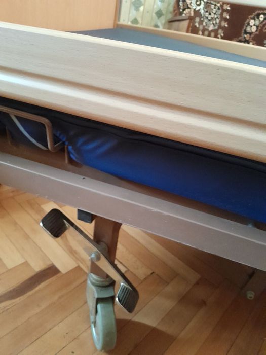 Ортопедичне, медичне ліжко з матрацом Invacare