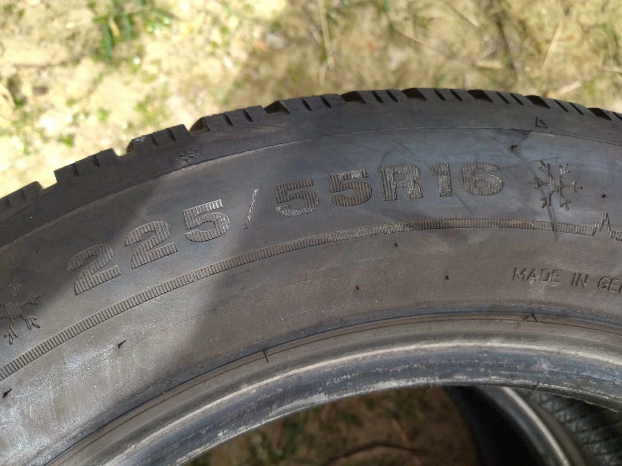 Opony zimowe 225/55R16 Dunlop