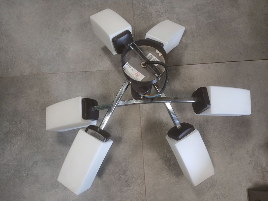 Żyrandole i kinkiety