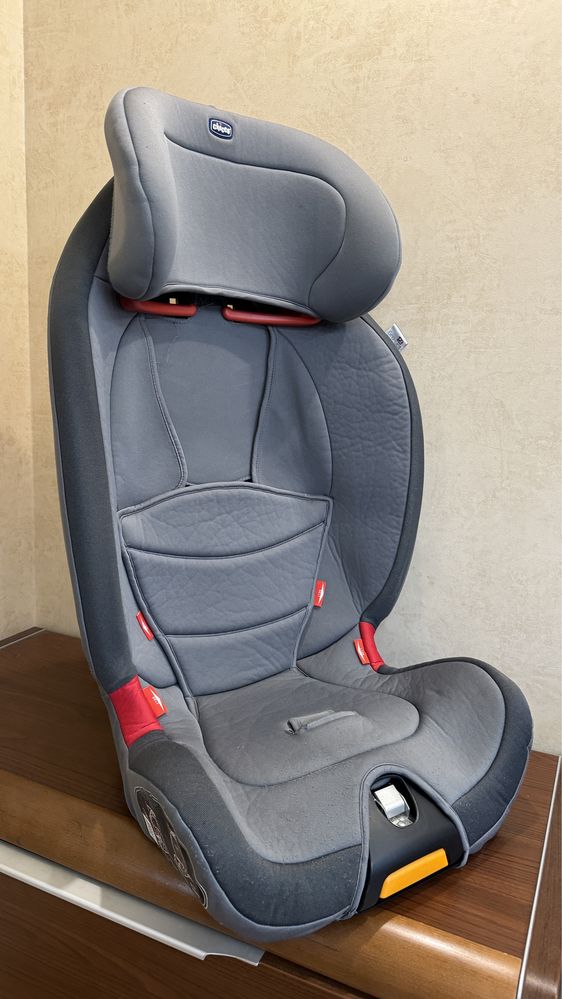 Автокрісло Chicco 15-36 кг