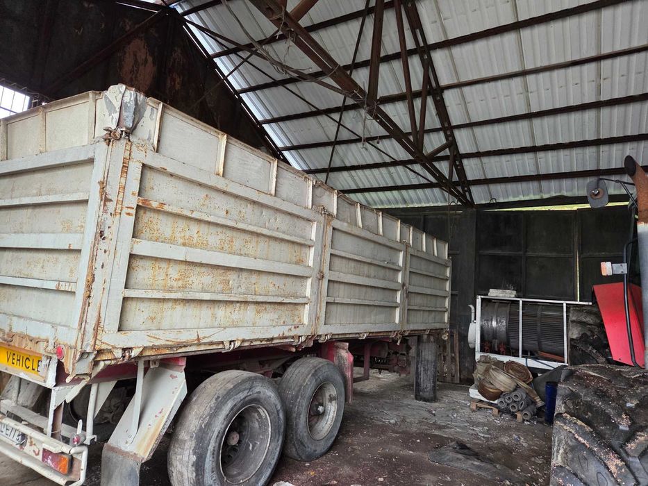 Sprzedam ciągnik z przyczepą.