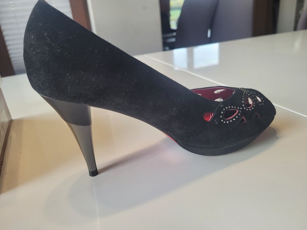 Buty na obcasie nowe 39 rozmiar