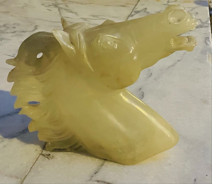 Cabeça de Cavalo Esculpida em Alabastro