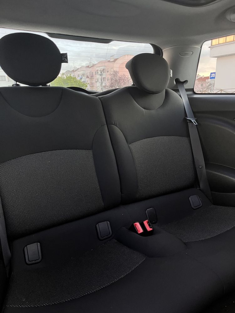 Mini One R56 preto e branco com teto panoramico