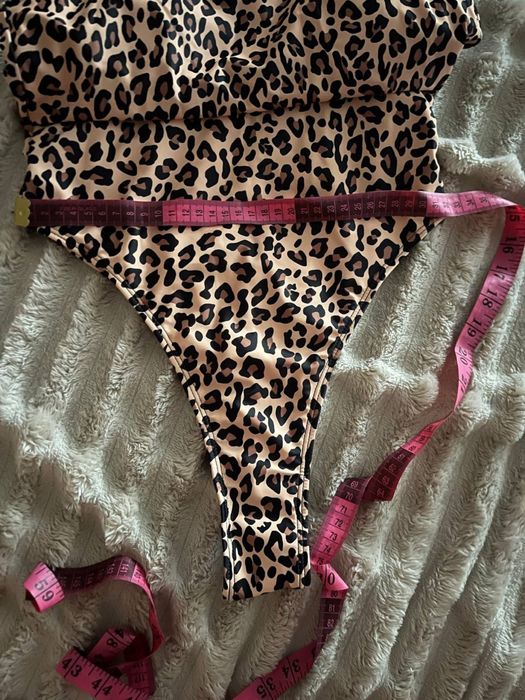 Цельный купальник с вырезами, леопардовый принт