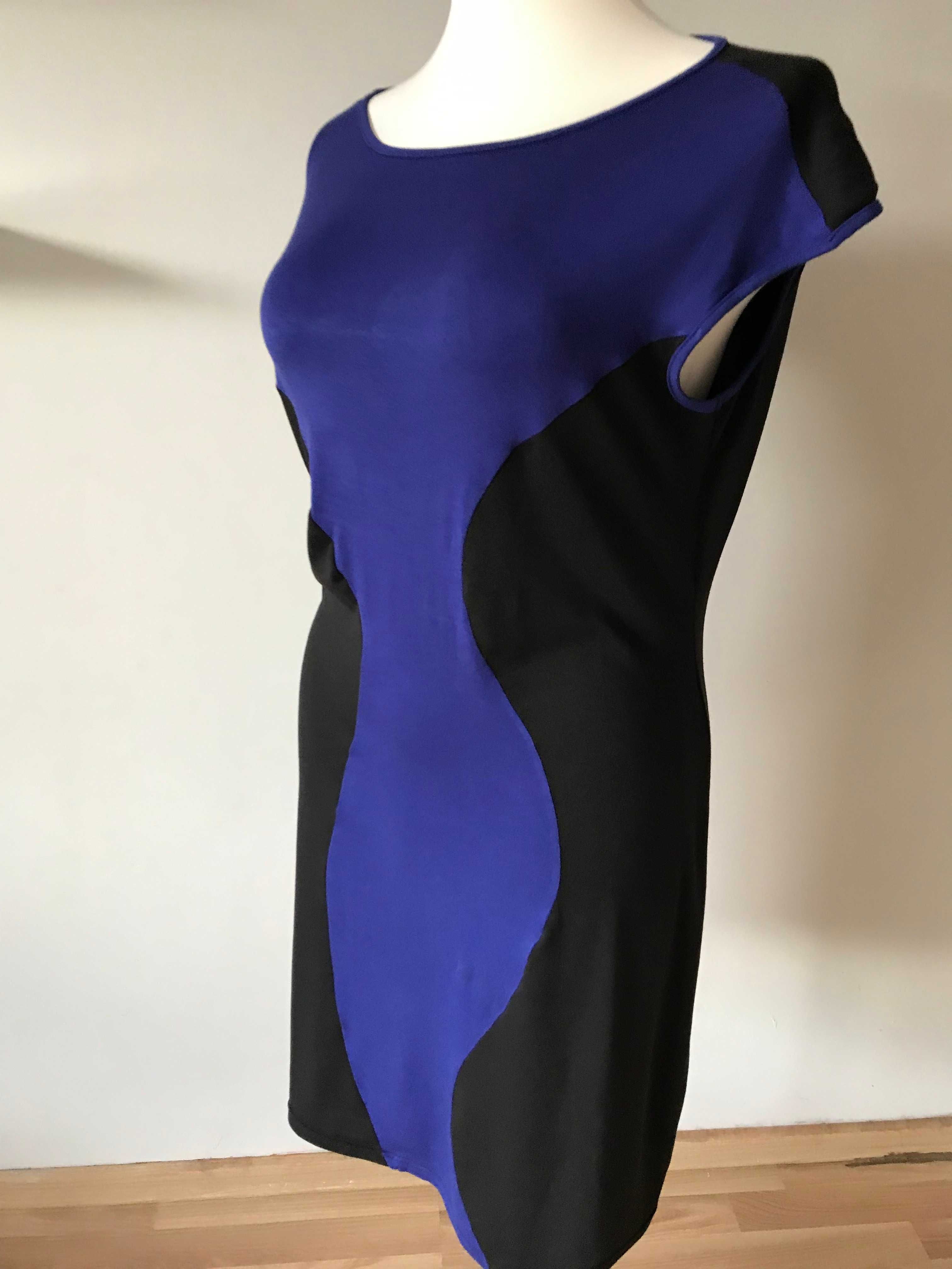 Sukienka wyszczuplająca optycznie czarno niebieska r 52 / 54 Plus size
