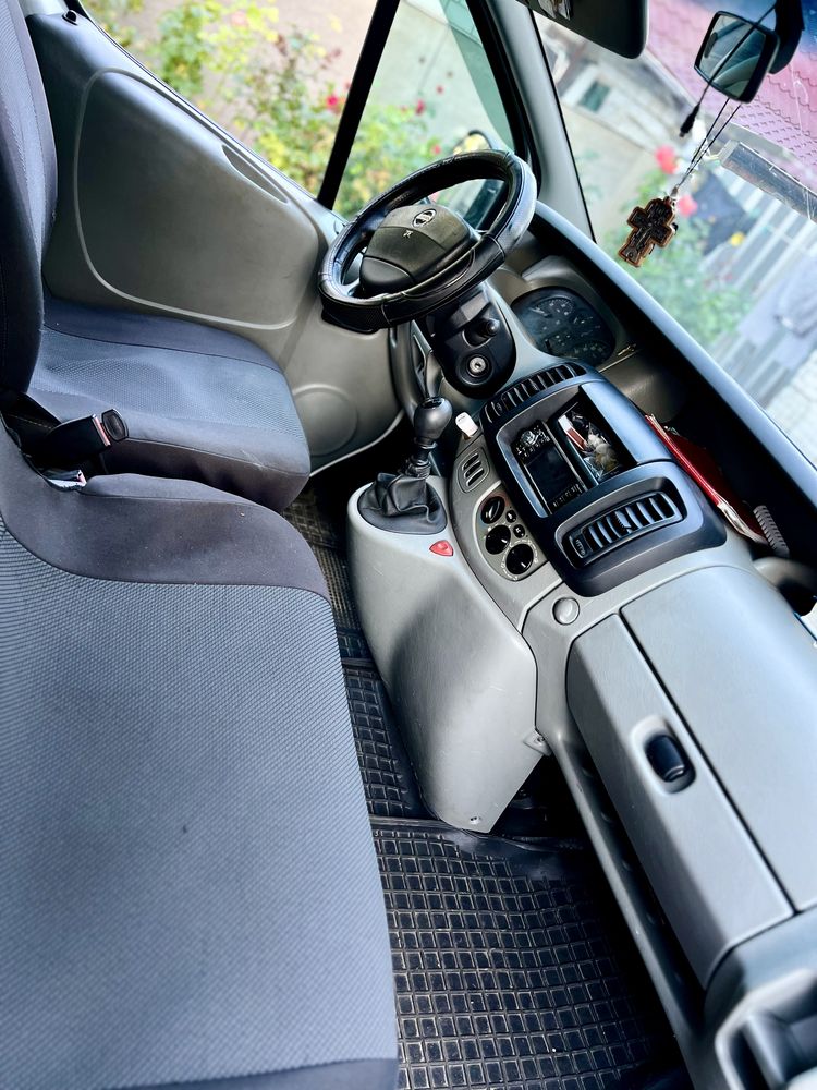 Микроавтобус Nissan Primastar