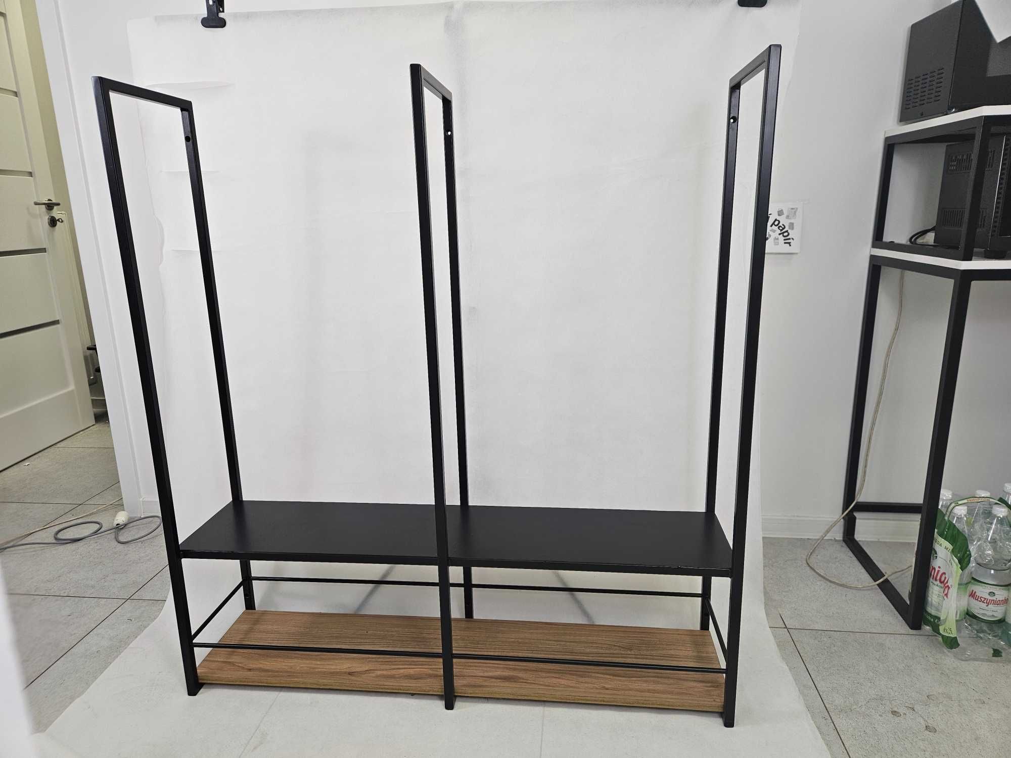 Półka Innis w stylu loft z metalowym blatem i relingami
