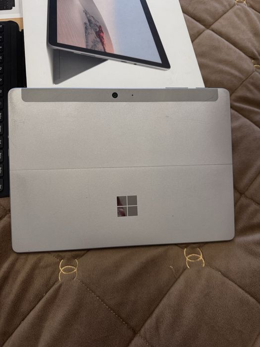 Планшет Microsoft Surface Go 2 з клавіатурою