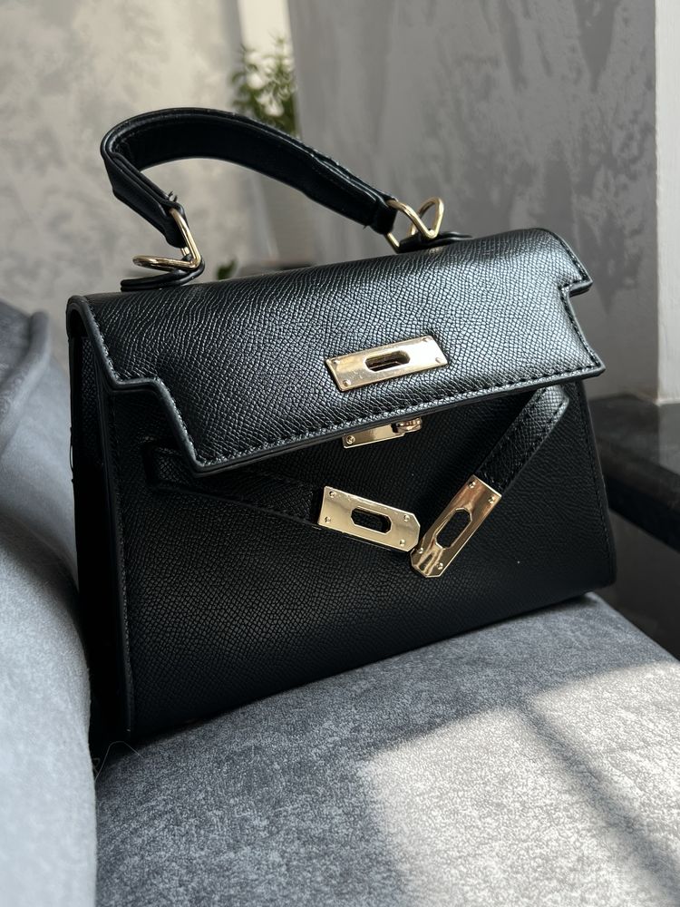 Сумочка в стилі hermes чорна