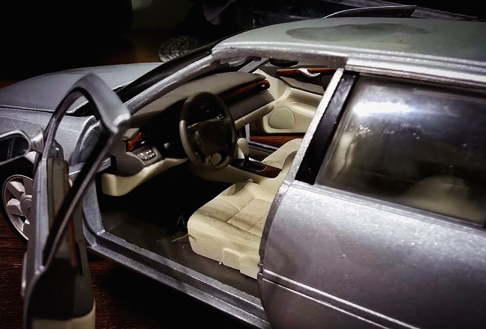 Cadillac DTS DeVille 1:18