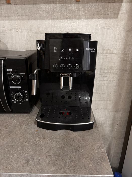 Кавомашина Delonghi ECAM220.22.GB