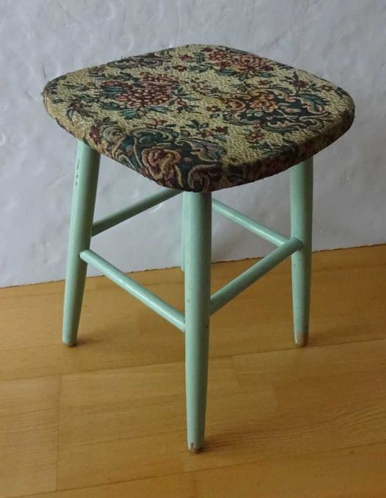 Taboret Drewniany, Nogi Okrągłe Zielone, Siedzisko Materiał - Stary