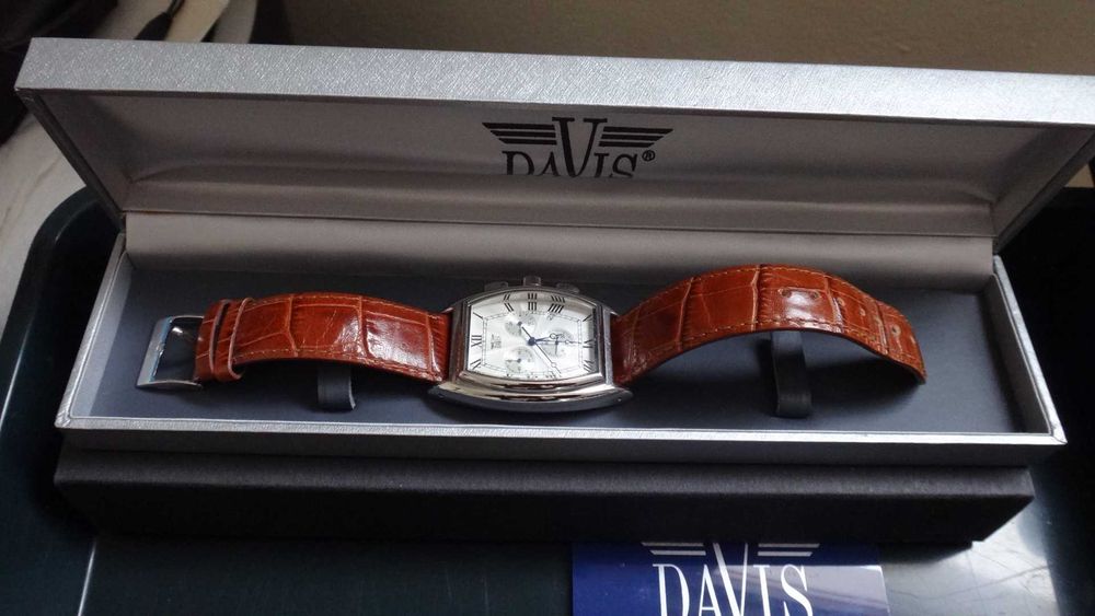 Relogio Davis , couro