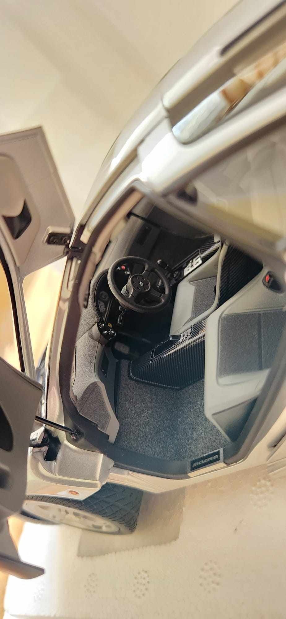 McLaren f1 LCD 1:18  jak Autoart