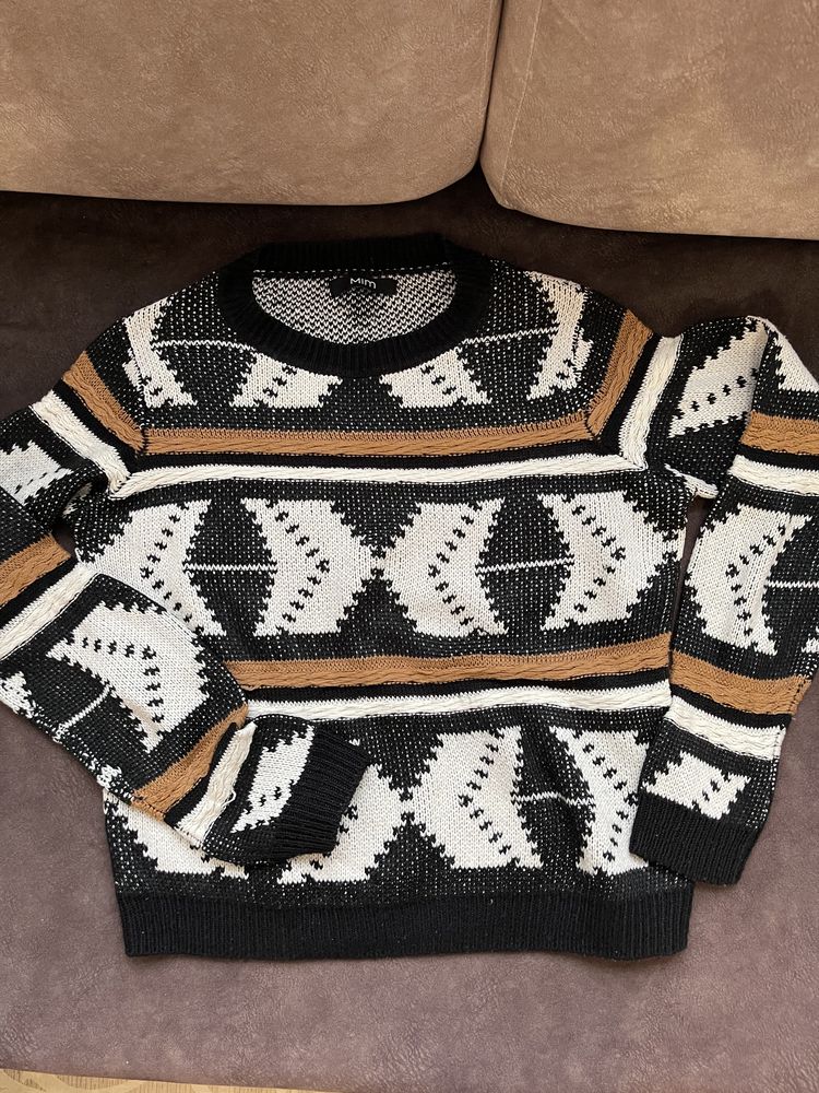 Стильний укорочений светр