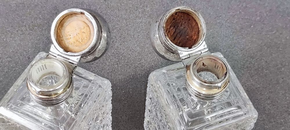 Dwie karafki okute srebrem próby 800 Francja korki  zakręc