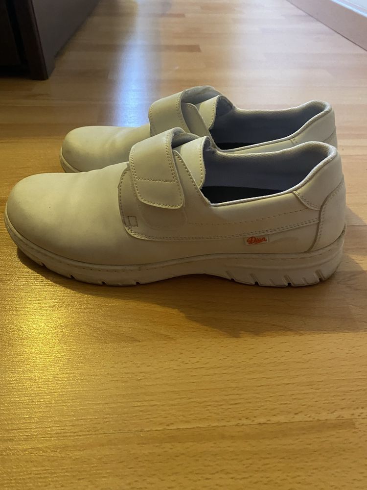 Sapatos de enfermagem quentes