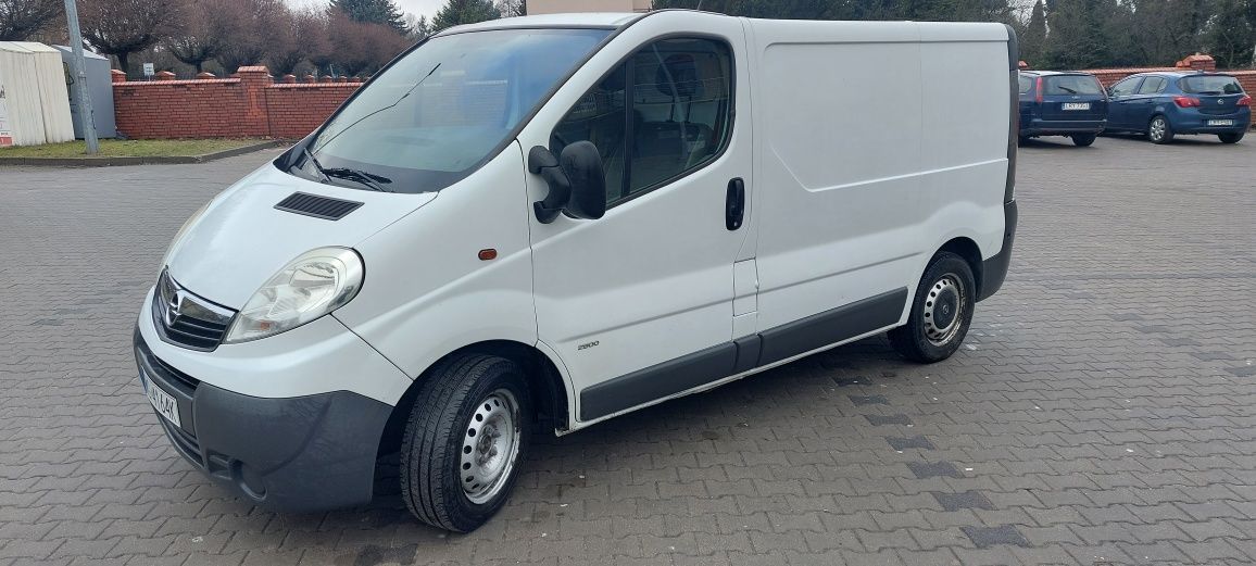 Opel vivaro 2.0 115km faktura