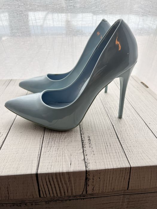 Szpilki błękitne połysk , Vices ,rozmiar 38