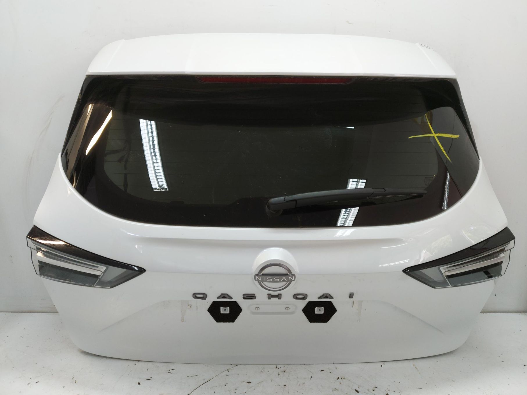 Nissan Qashqai J12 III LIFT Klapa pokrywa bagażnika lampy QBEG kompletna