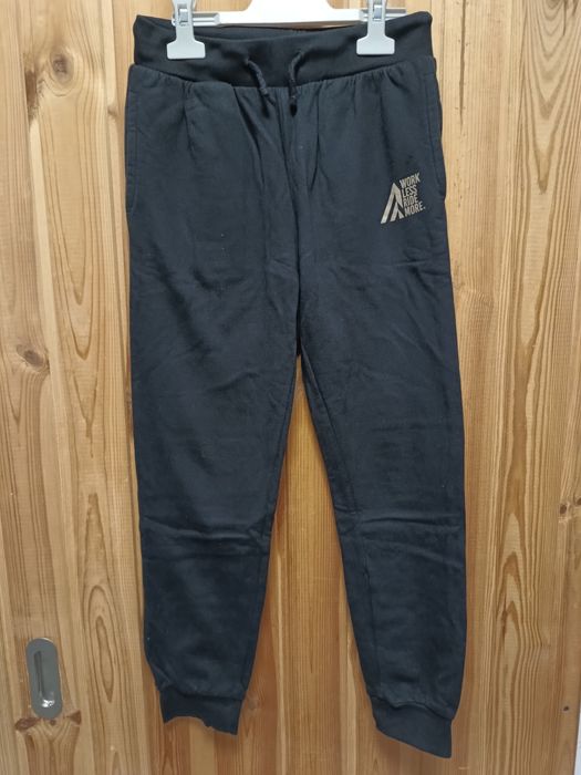 Spodnie chłopięce dresowe 146/152