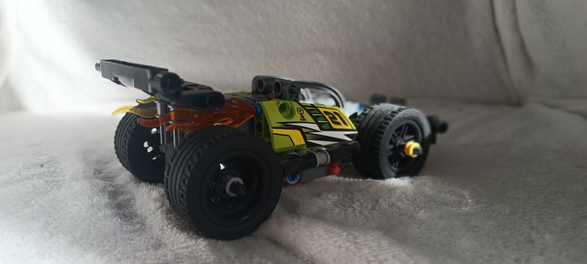 Лего машинка з двигуном