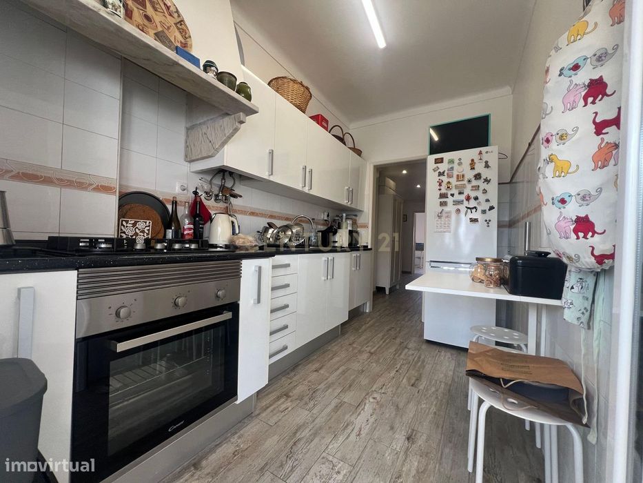 Apartamento T4 Remodelado no Coração do Feijó