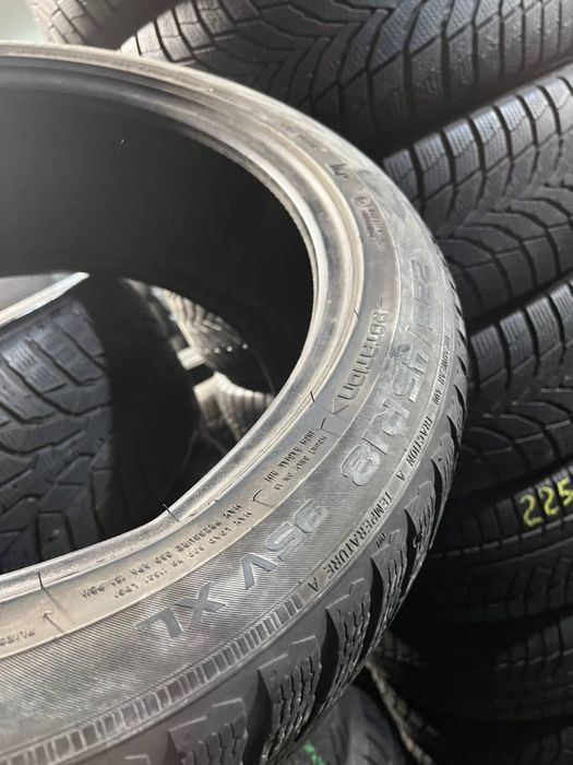 Комплект зимової гуми 225/45/18 Nokian