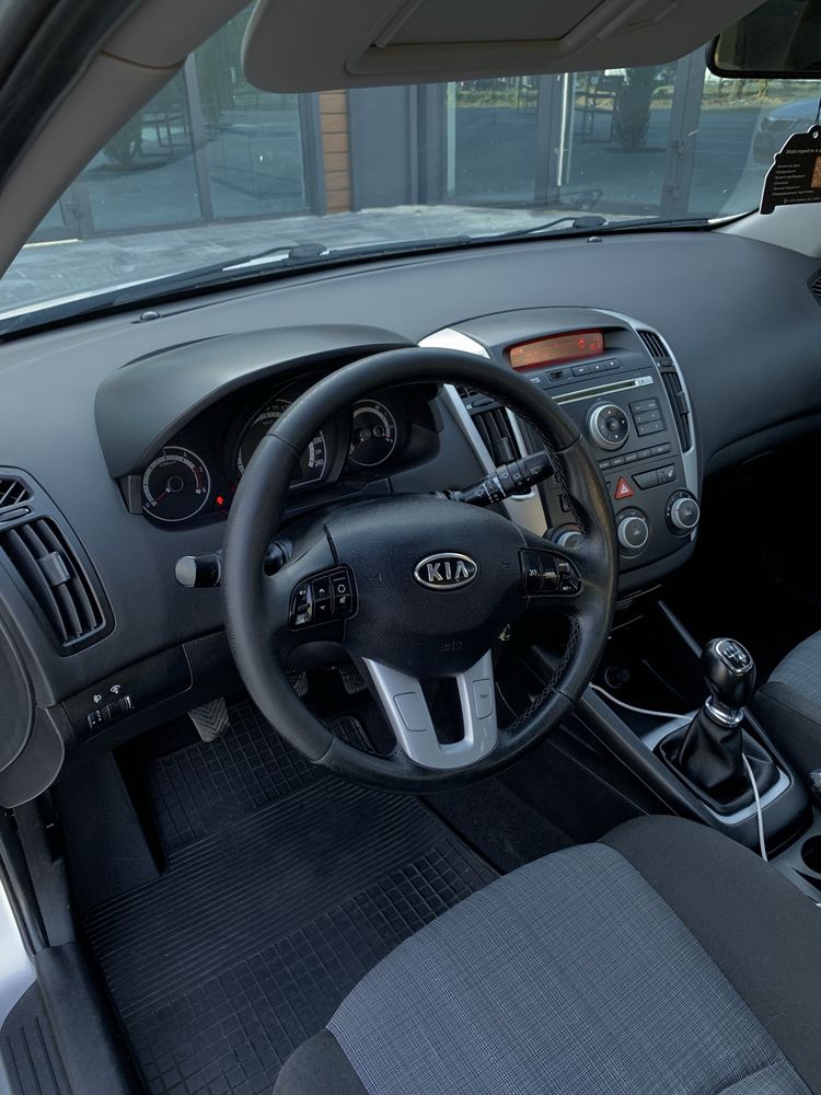 Продам Kia Ceed 2010
