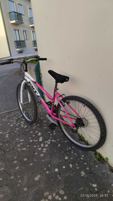 Bicicleta. Valor Negociável.