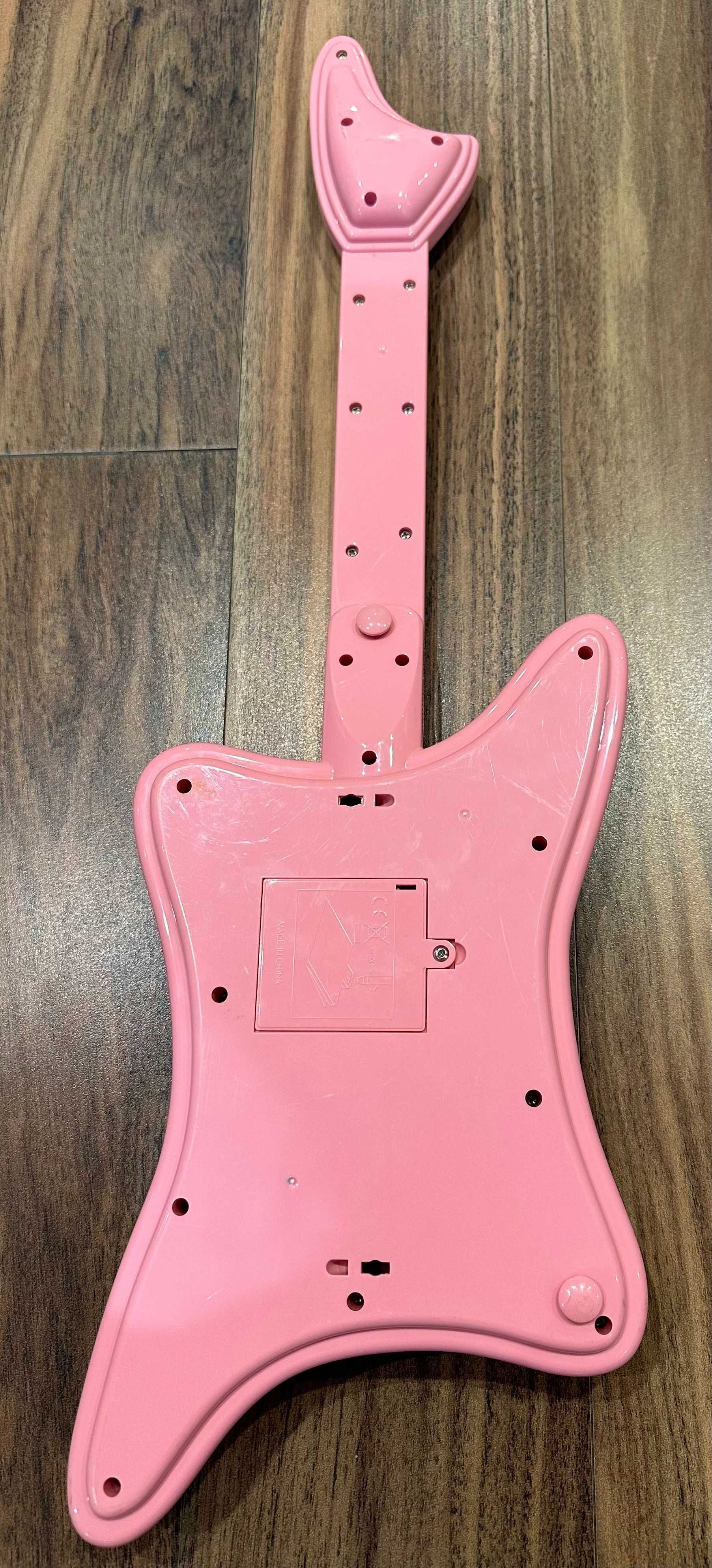 Guitarra eletrónica a pilhas para crianças