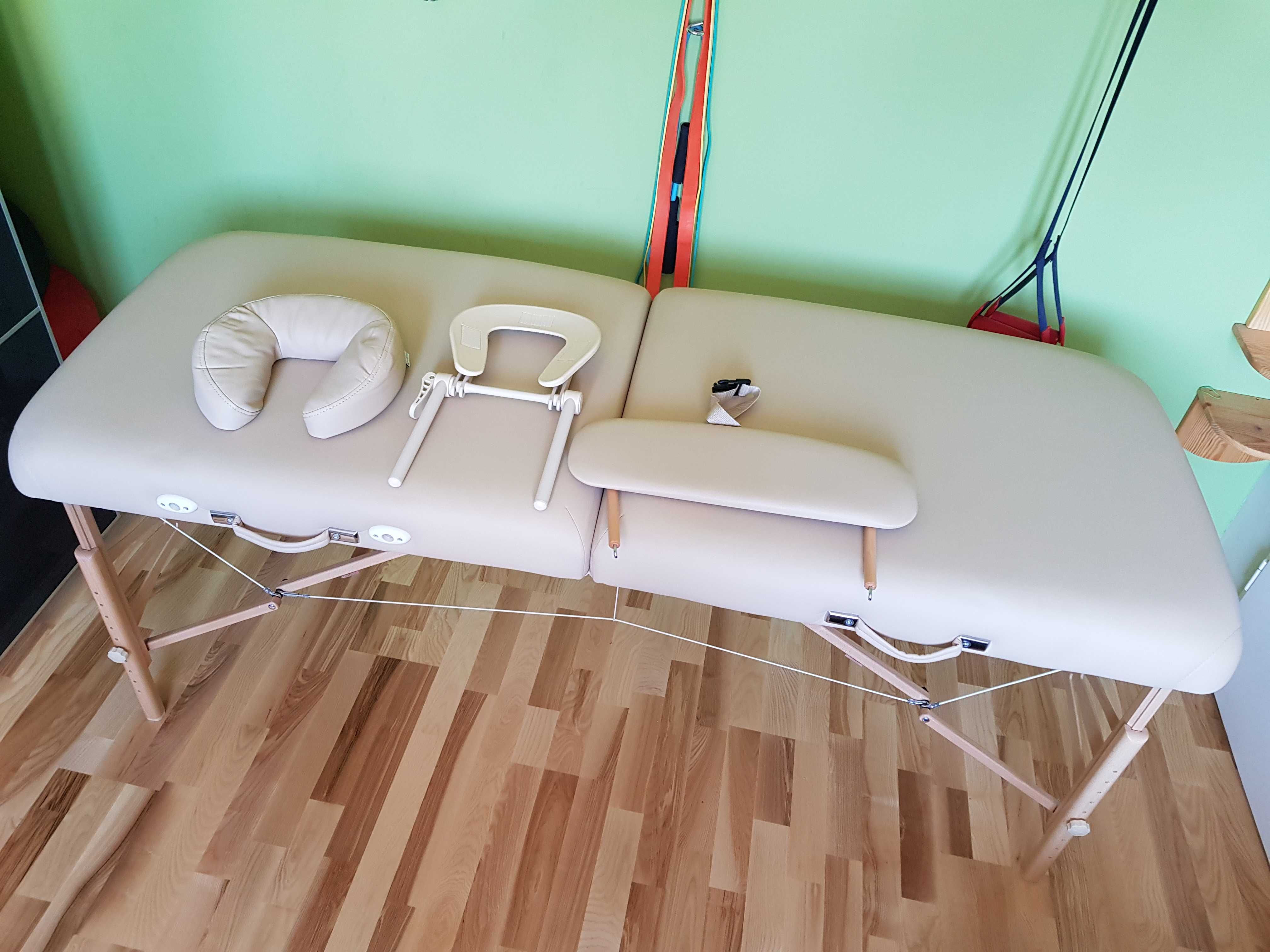 Stół do masażu Habys z wyposażeniem.