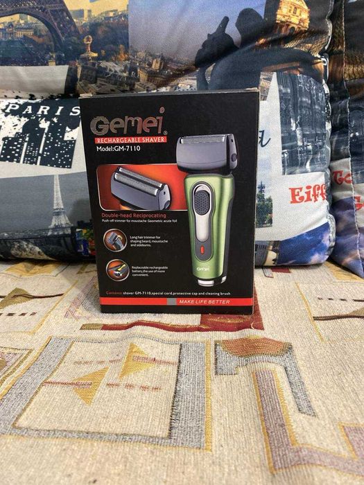 Електробритва з тримером Gemei GM-7110 для чоловіків