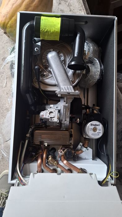 Газовий котел Vaillant ECO TEC Т8 plus конденсаційний ЕКОНОМІЧНИЙ